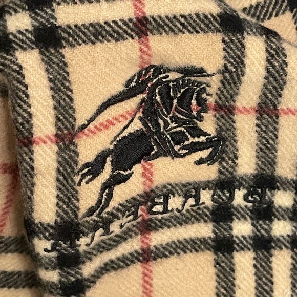 Burberry mini blanket/shawl - Picture 8 of 8